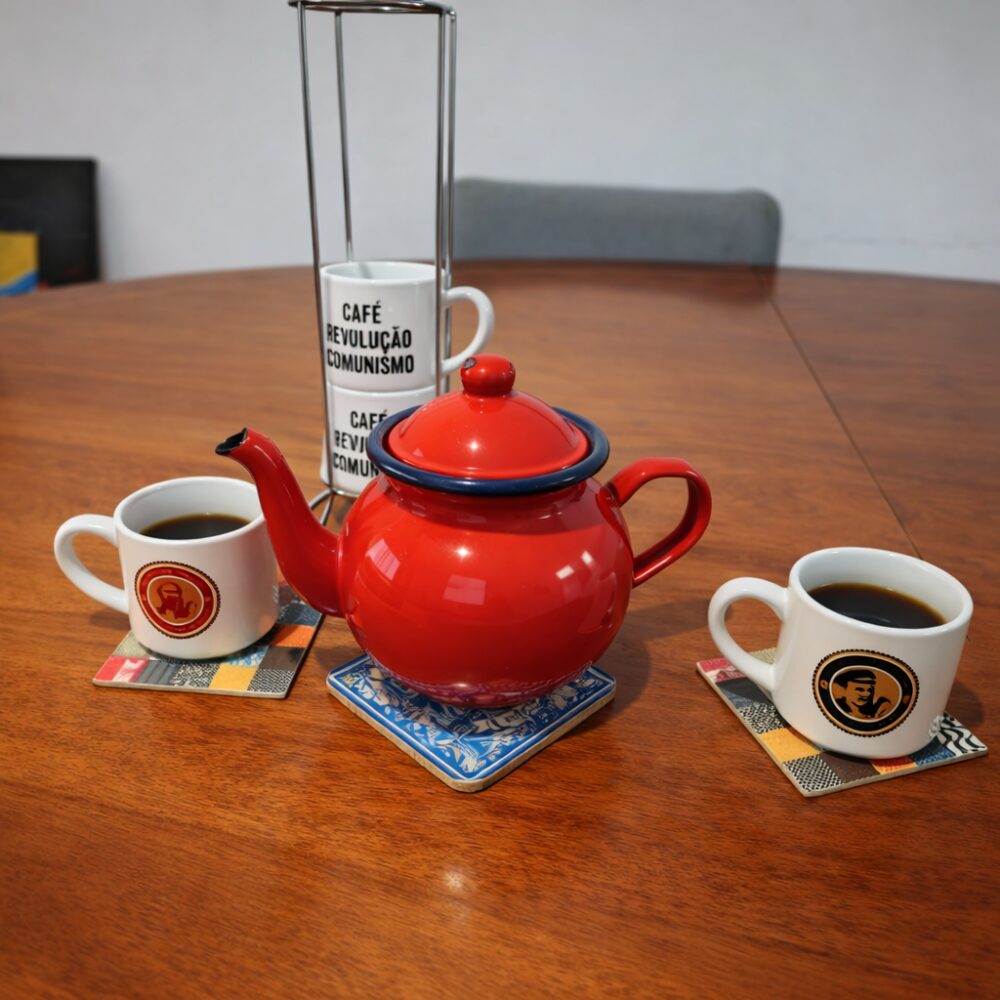 Revolucionários “Café, Revolução, Comunismo” - Kit de Xícaras de Café com Suporte - Imagem 3