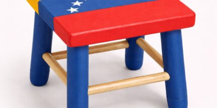 Bandeira da Venezuela  – Banquinho Decorativo Pintado à Mão